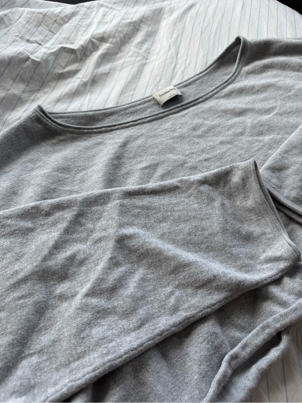 Sunday Best off-the-shoulder cropped long sleeve Tee in heather grey, size: L - Picture 4 of 5